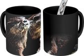 Magische Mok - Foto op Warmte Mokken - Koffiemok - Otters houden elkaar vast - Magic Mok - Beker - 350 ML - Theemok