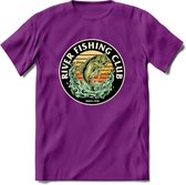 Fishing Club - Vissen T-Shirt | Beige | Grappig Verjaardag Vis Hobby Cadeau Shirt | Dames - Heren - Unisex | Tshirt Hengelsport Kleding Kado - Paars - XXL