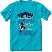 A bad Day Fishing - Vissen T-Shirt | Blauw | Grappig Verjaardag Vis Hobby Cadeau Shirt | Dames - Heren - Unisex | Tshirt Hengelsport Kleding Kado - Blauw - M