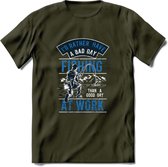 A bad Day Fishing - Vissen T-Shirt | Blauw | Grappig Verjaardag Vis Hobby Cadeau Shirt | Dames - Heren - Unisex | Tshirt Hengelsport Kleding Kado - Leger Groen - XL