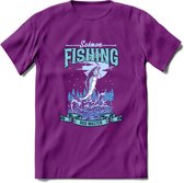 Fishing - Vissen T-Shirt | Grappig Verjaardag Vis Hobby Cadeau Shirt | Dames - Heren - Unisex | Tshirt Hengelsport Kleding Kado - Paars - XXL