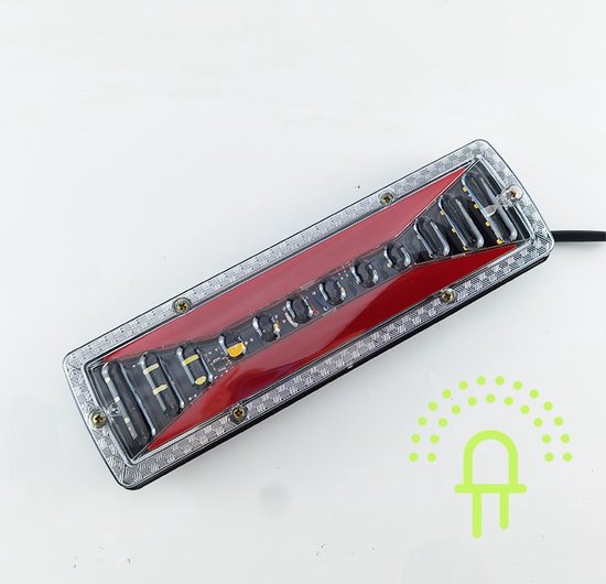 Rechthoekig achterlicht met rode accenten en 12 LED's. Zilverkleurige rand met schroeven.