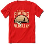 A Bad Day Fishing - Vissen T-Shirt | Beige | Grappig Verjaardag Vis Hobby Cadeau Shirt | Dames - Heren - Unisex | Tshirt Hengelsport Kleding Kado - Rood - L