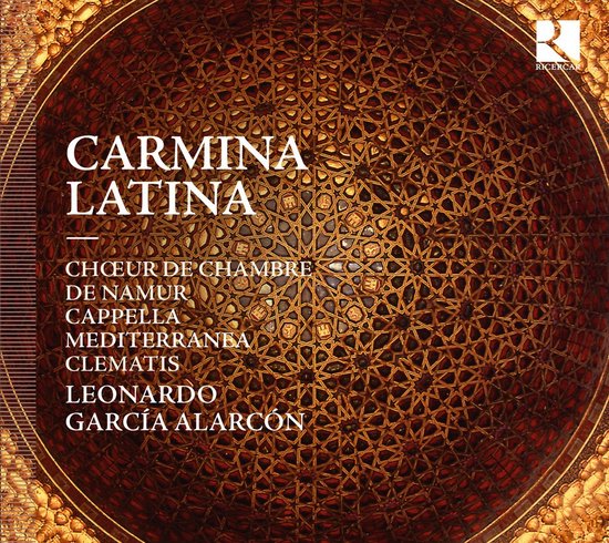 Carmina Latina met Leonardo Garcia Alarcón. Abstracte gouden patronen op donkere achtergrond.