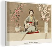 Canvas Schilderij Geisha playing samisen - schilderij van Ogawa Kazumasa - 80x60 cm - Wanddecoratie