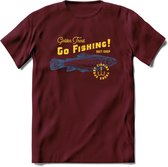 Go Fishing - Vissen T-Shirt | Grappig Verjaardag Vis Hobby Cadeau Shirt | Dames - Heren - Unisex | Tshirt Hengelsport Kleding Kado - Burgundy - L