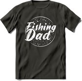 Fishing Dad - Vissen T-Shirt | Grappig Verjaardag Vis Hobby Cadeau Shirt | Dames - Heren - Unisex | Tshirt Hengelsport Kleding Kado - Donker Grijs - S