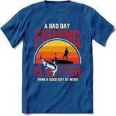 A Bad Day Fishing - Vissen T-Shirt | Grappig Verjaardag Vis Hobby Cadeau Shirt | Dames - Heren - Unisex | Tshirt Hengelsport Kleding Kado - Donker Blauw - XXL