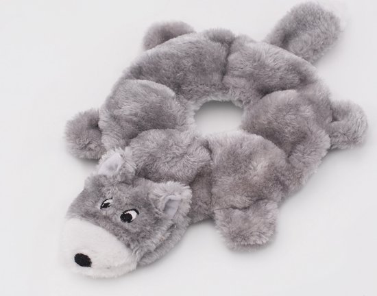 Grijze pluche wolf in ringvorm, zacht hondenspeeltje met een witte snuit en een kleine staart.