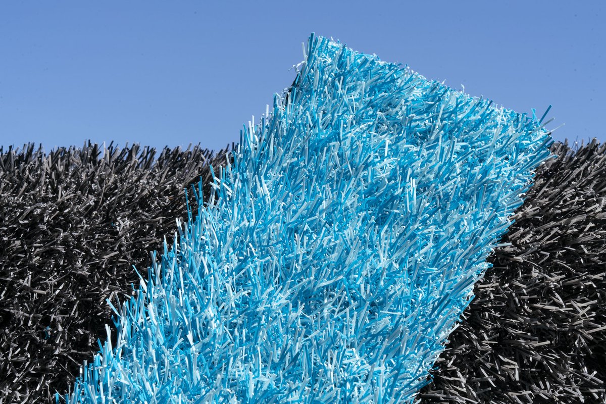 Blauw Turquoise Kunstgras 4 x 12 meter - 25mm ✅ Nederlandse Productie ✅ Waterdoorlatend | Tuin | Kind | Dier