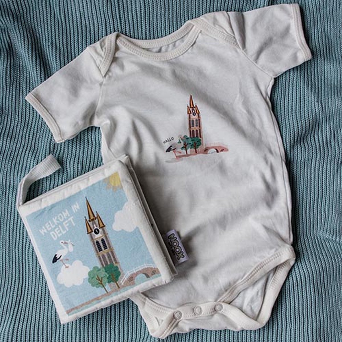Goedkoopste Combideal Delft met babyboekje & romper 3-6 mnd - 100 fairly made - origineel kraamcadeau