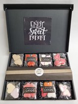 LOVE Box met Mystery Card 'Enjoy The Sweet Moment' met persoonlijke (video)boodschap | 8 soorten heerlijke hart snoepjes en een liefdevol kado | Valentijnsdag | Moederdag | Vaderda