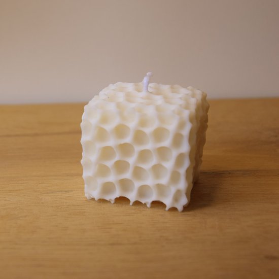 Honingraat kaars - Honeycomb candle - 5x5 cm - crème wit - handgemaakt - koolzaadwas