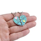 Zoeies bff ketting met blauw hart en roze/groen hartje