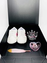 Kraamcadeau  meisje- babysneakers - speen prinsesje - baby sneakerbox  - ook rechtstreeks op te sturen
