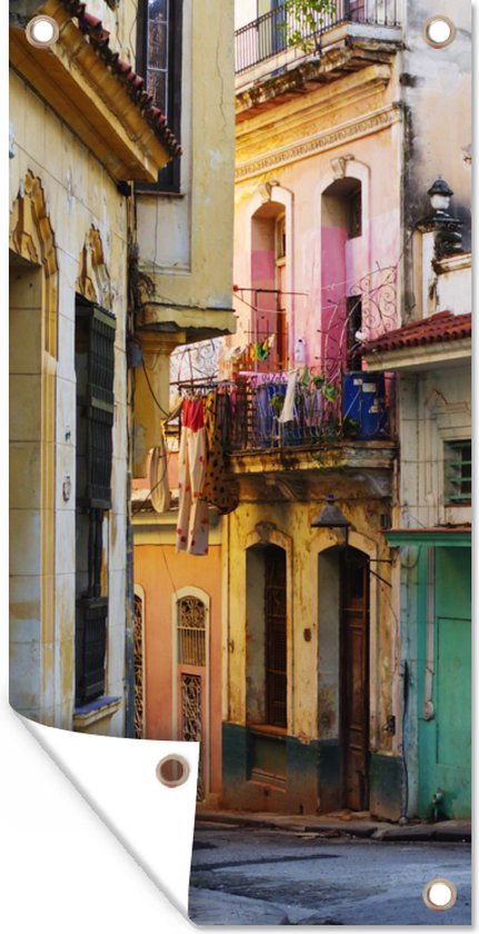 Schuttingposter Kleurrijke straat in de Cubaanse hoofdstad Havana - 100x200 cm - Tuindoek