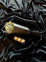 Dames Geschenkset - Elegance - Cadeau voor haar - Giftbox for woman - Luxe verpakking- Parelketting - Zoetwaterparel - Droogbloemen boeket - Your Mini Story