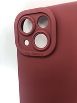 Hoogwaardige Siliconen hoesje met bescherming rondom Camera/Lens - Geschikt voor iPhone 13 - Bordeaux (Let OP: Past Alleen 13)