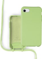 Coverzs Silicone case met koord geschikt voor Apple iPhone 7 / 8 / SE2020 - lichtgroen  - Name + Name - Verticaal