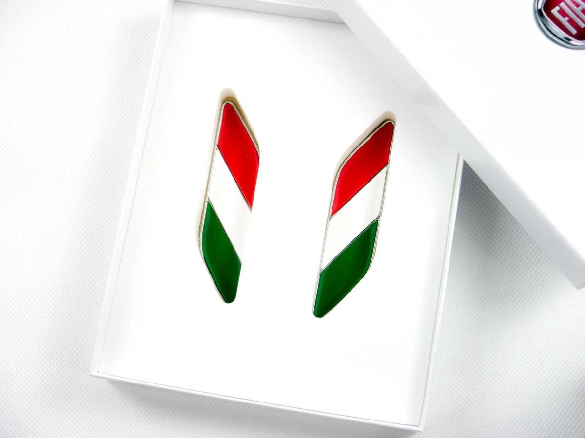 2 stks Auto Logo embleem Badge Stickers Voor Alfa Romeo 147 156 159 166 Giulietta Mito Stelvio Giulia, Hood Sticker Autoband Voor en Achter Stickers (74mm),C