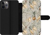 Bookcase Geschikt voor iPhone 11 Pro Max telefoonhoesje - Bloem - Ananas - Vogel - Met vakjes - Wallet case met magneetsluiting