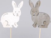 Oneiro’s Luxe Houten Konijn Op Stok grijs/wit 8x7 cm - 16 stuks – decoratie – pasen – paasdecoratie – paashaas – eieren – has – kip – gekleurde eieren – paastak – lente – feestdeco