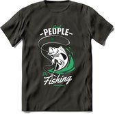 Cool People Do Fishing - Vissen T-Shirt | Groen | Grappig Verjaardag Vis Hobby Cadeau Shirt | Dames - Heren - Unisex | Tshirt Hengelsport Kleding Kado - Donker Grijs - S