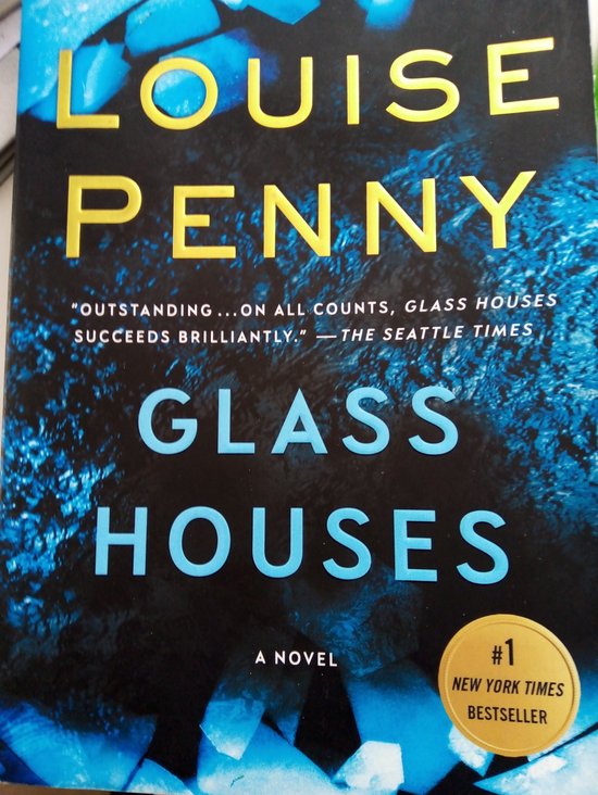 Boek kaft met Louise Penny, 'Glass Houses' roman, #1 New York Times bestseller