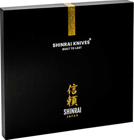 Een gesloten zwarte Shinrai Japan geschenkdoos voor messen, met goudkleurige opdruk en tekst.