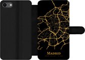 Bookcase Geschikt voor iPhone 8 telefoonhoesje - Madrid - Kaart - Goud - Met vakjes - Wallet case met magneetsluiting