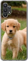 Geschikt voor Samsung Galaxy A32 5G hoesje - Golden Retriever pup in het groene gras - Siliconen Telefoonhoesje