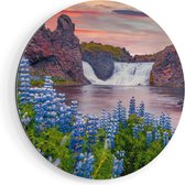 Artaza Dibond Muurcirkel - Waterval Met Blauwe Lupine Bloemen - Ø 90 cm - Groot - Wandcirkel - Rond Schilderij - Voor Binnen en Buiten