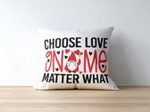 Valentijn Kussen met tekst: Choose love gnome matter what | Valentijn cadeau | Valentijn decoratie | Grappige Cadeaus | Geschenk | Sierkussen