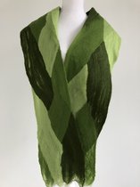 Handgemaakte, gevilte sjaal van 100% merinowol - Drie tinten groen  202 x 20 cm. Stijl open gevilt.