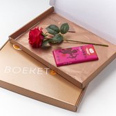 Mama's Bloemen - Geschenkset 'Rode Roos (van Zijde) En Chocolade' - Boeket Droogbloemen - ↨  -  - ⌀
