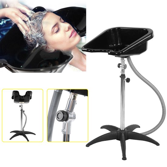 De Kapper Droogt Zijn Haar Met Een Haardroger En Een Ronde Kam Haarborstel Handen Van Sluiting Rond Haarzakdoek Spa Behandelingen Image218096562