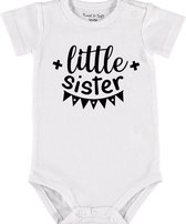 Baby Rompertje met tekst 'Little sister' |Korte mouw l | wit zwart | maat 50/56 | cadeau | Kraamcadeau | Kraamkado