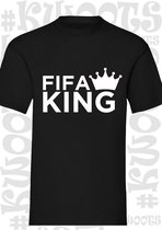 FIFA KING herenshirt - Zwart - Maat S - Korte mouwen - Normale Pasvorm - Ronde hals - Leuke shirtjes - Humor - Original Kwoots - Voetbal - Kampioen - EA Sports - Playstation - X-Bo