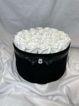 AG Luxurygifts rozen box - flower box - cadeau - velvet - wit - soap roses - Valentijnsdag - liefde