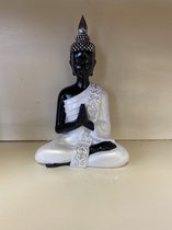 Decoratieve Boeddha zittend - wit + zwart + zilver - hoogte 20.5 cm x 14 x 12 cm - polyresin - Woonaccessoires