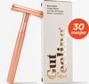 Rose gold safety razor met gegroefde handgreep, naast een kartonnen verpakking met de tekst 'Gutfeeling' en '30 mesjes'.