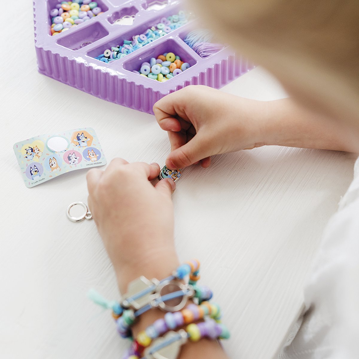 Gabby's Poppenhuis Totum kralen set 1500 delig | armbandjes maken speelgoed meisjes vanaf 3 jaar | knutselset sieraden maken creatief speelgoed Gabby's Dollhouse cadeau tip — afbeelding 5