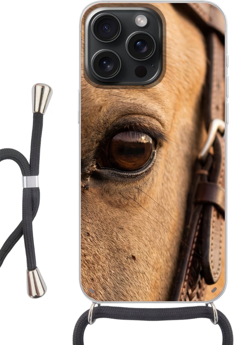 Telefoonhoesje Geschikt voor iPhone 15 Pro - Paard - Oog - Bruin - Siliconen - Crossbody - Backcover met Koord - Telefoonhoesje met koord - Hoesje met touw Telefoonhoesje