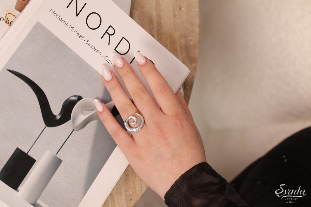 Zilveren ring, 925 zilver ring, handgemaakte ring, verstelbare ring, dames ring zilver, spiraal ring, minimalistische ring, zilveren sieraad, unieke ring, vintage stijl ring, cadeau voor haar