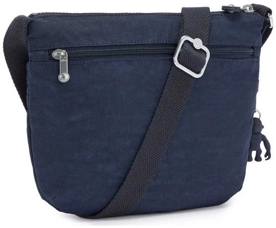 Donkerblauwe Kipling schoudertas met verstelbare band, een ritsvak voor en een aap sleutelhanger.