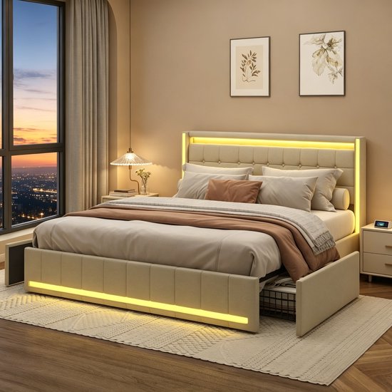 Lit double rembourré en lin beige avec tête de lit capitonnée et éclairage LED. Lit avec rangement et coussins stylisés.