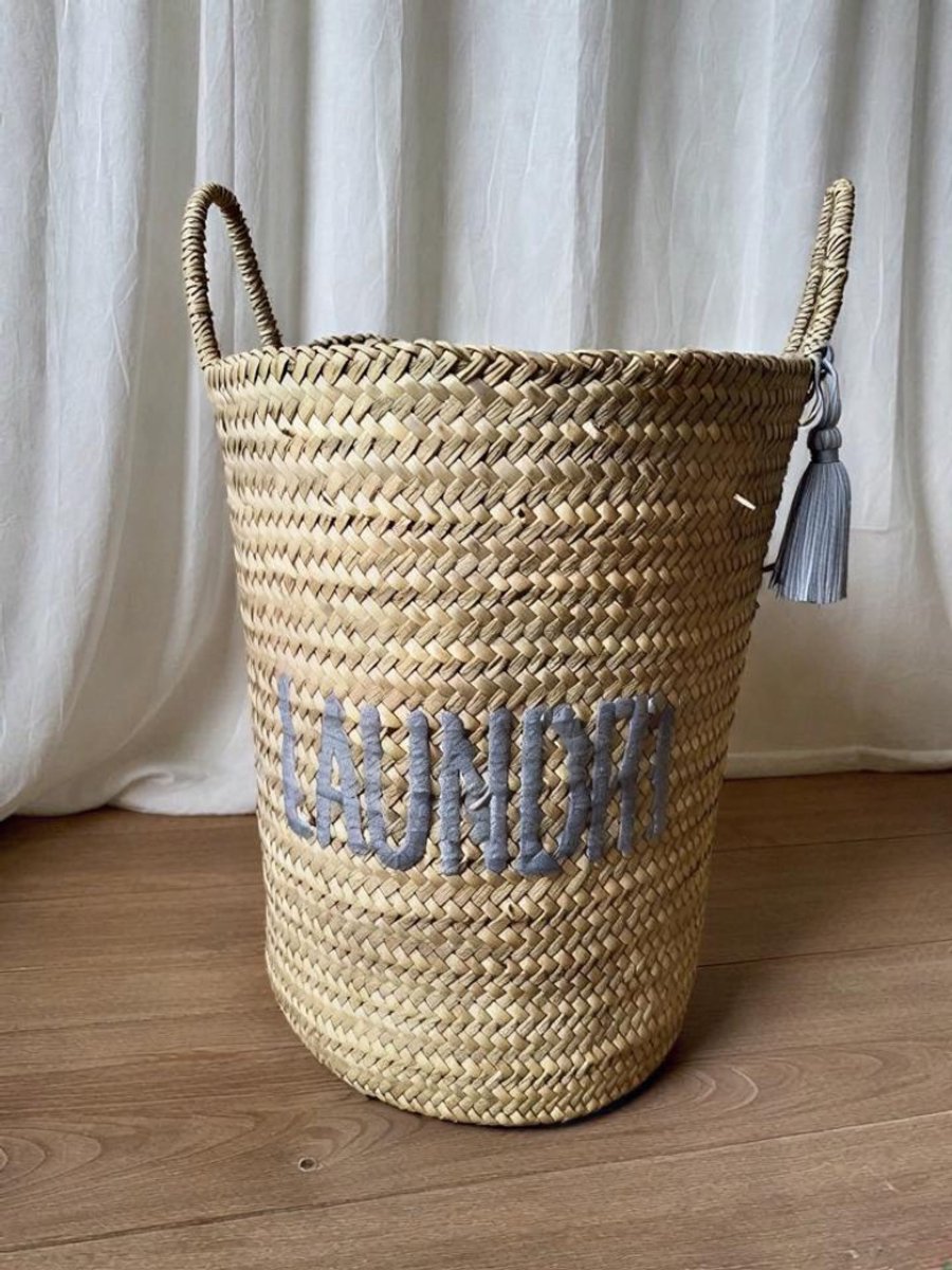 Wasmand - Grijs - Was – Mand - Badkamer - Opbergmand - Palmblad - Laundry - Laundrybasket- Rieten mand - Speelgoed - Opbergen - Pompon - Wol – Geschenk - Kinderkamer - Handgemaakt - Decoratie - Geboorte - Cadeau