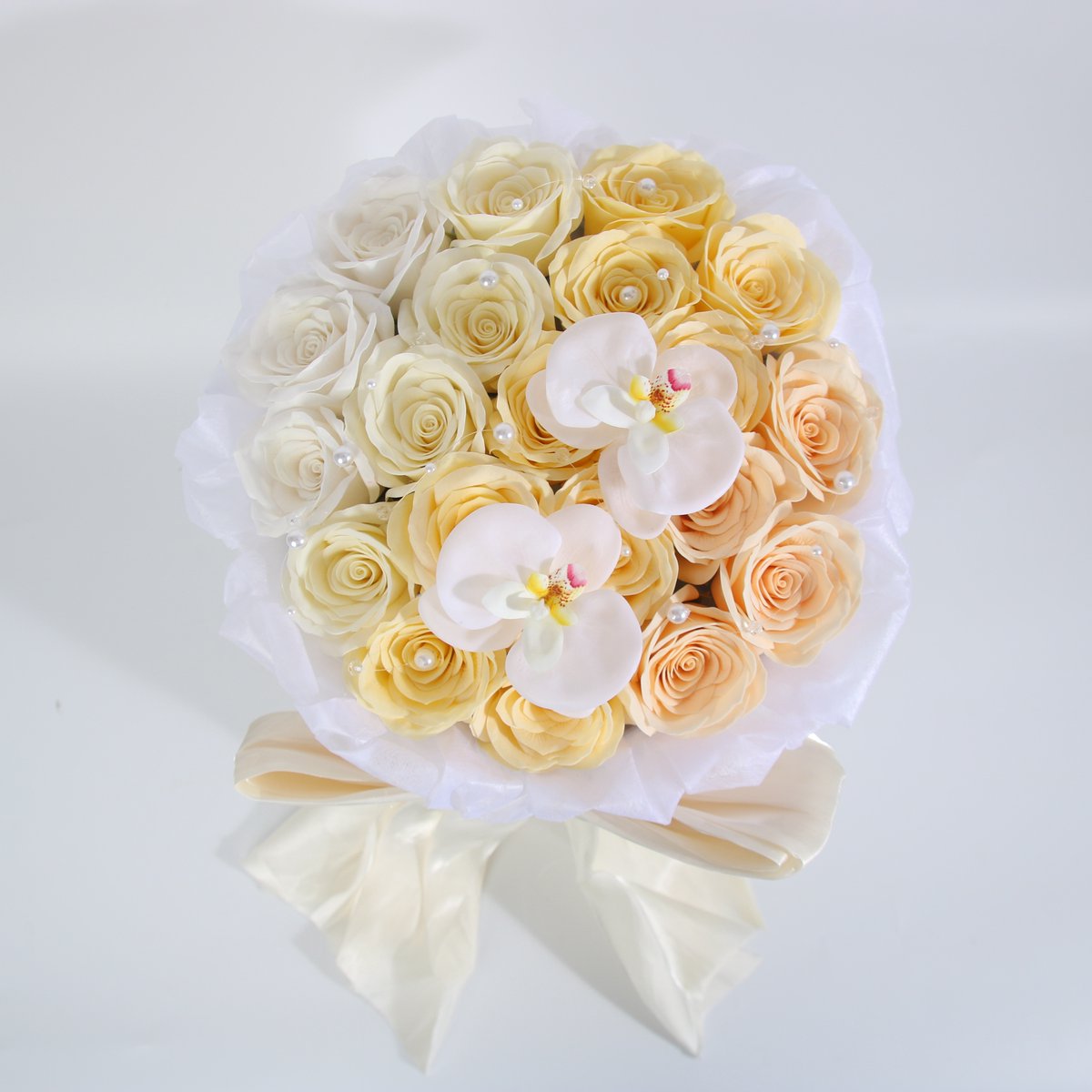 La Roselle Amsterdam Luxe Crème-Wit Kunstrozenboeket met Orchideeën – Bloemstuk met Grote Satijnen Strik – Elegant Cadeau voor Verjaardag, Bruiloft, Jubileum en Kerst | La Roselle Amsterdam Creme/wit