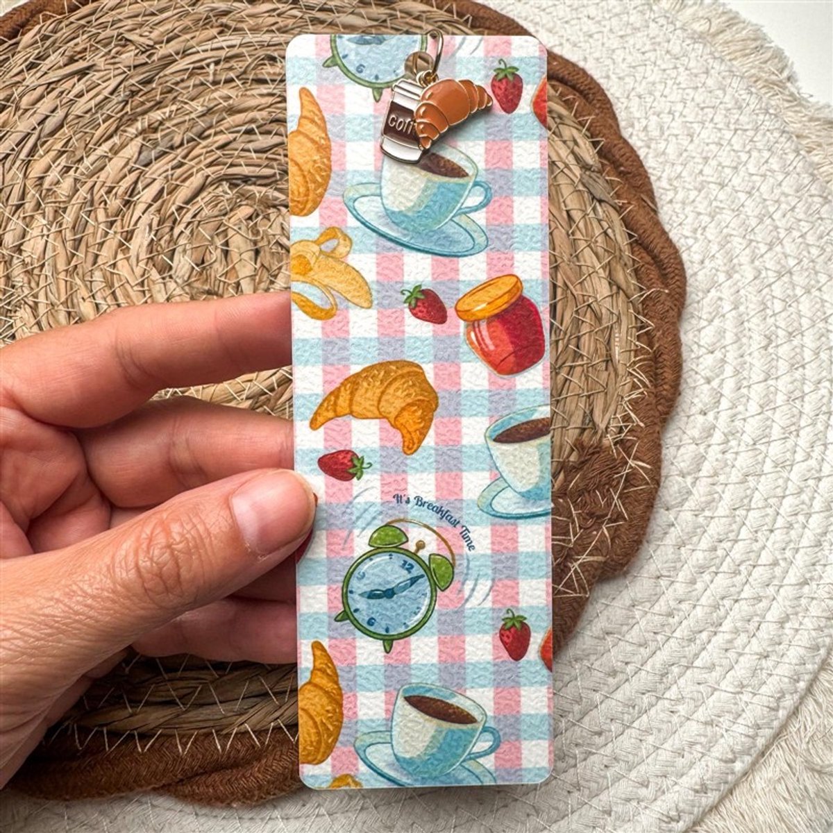Nook & Note - Ontbijt Boekenlegger met Koffie- en Croissant Bedeltjes - Gelamineerd - 5 x 15 cm