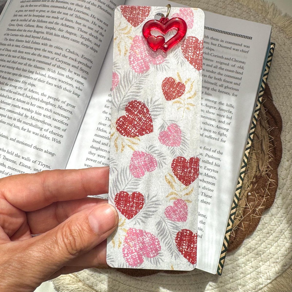 Nook & Note - Hartjes Boekenlegger met Hart Bedeltje - Gelamineerd - 5 x 15 cm